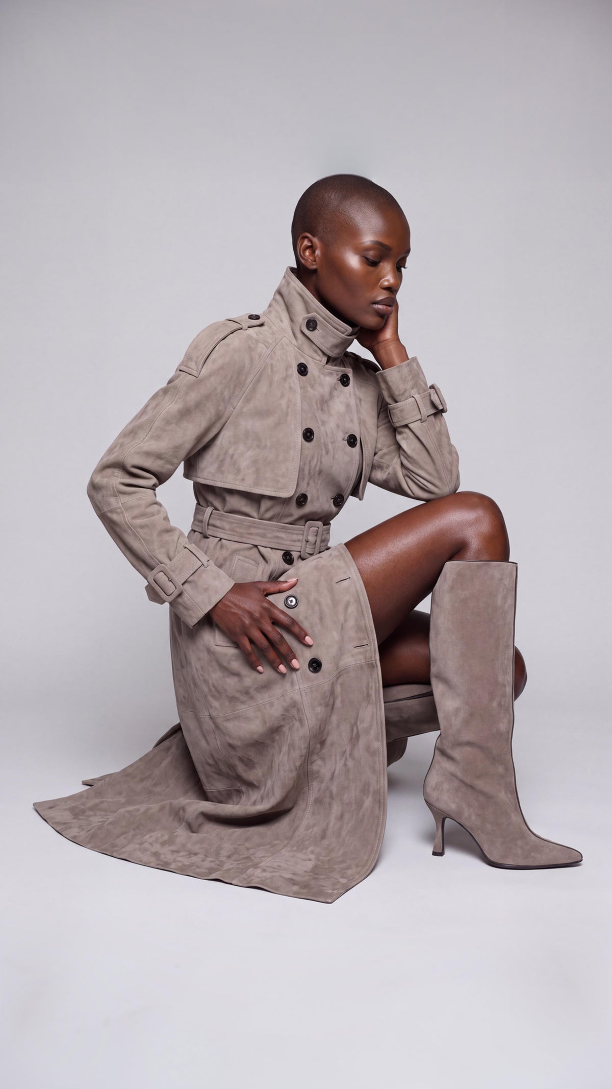Zamszowy płaszcz damski maxi – SUEDE TRENCH