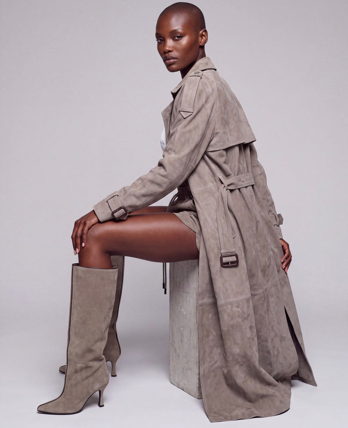 Zamszowy płaszcz damski maxi – SUEDE TRENCH