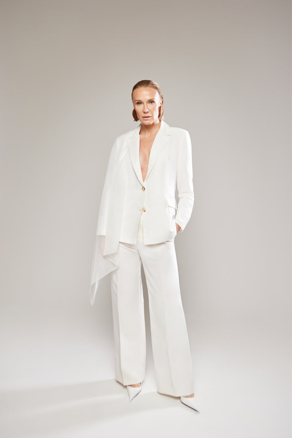 Biały garnitur damski AURA White Linen Suit