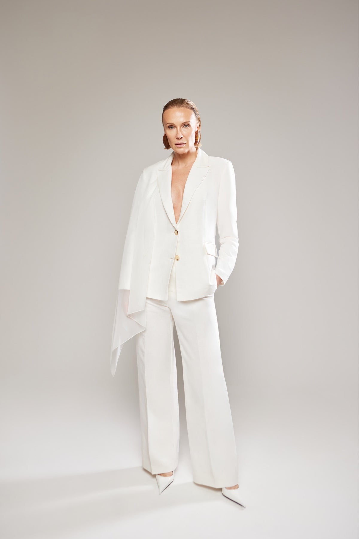 Biały garnitur damski AURA White Linen Suit